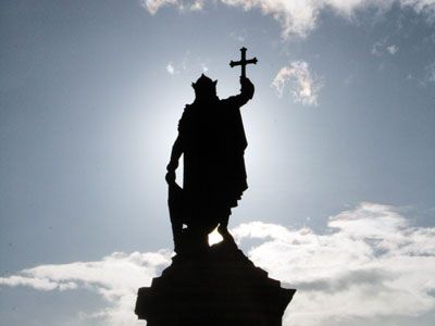 Estatua del Rey Pelayo en Gijón
